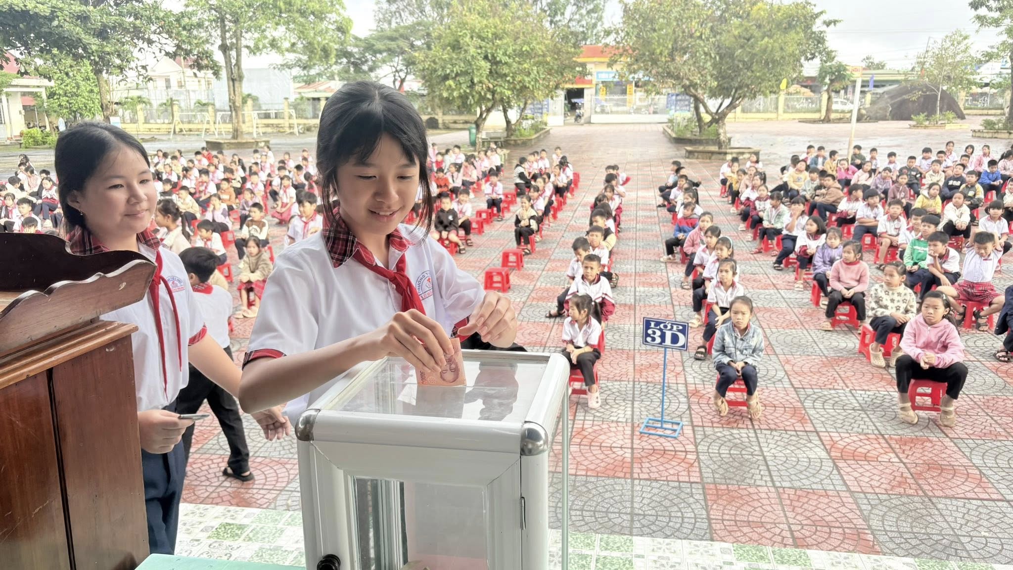 CHUNG TAY HƯỚNG VỀ ĐỒNG BÀO VÙNG LŨ.
